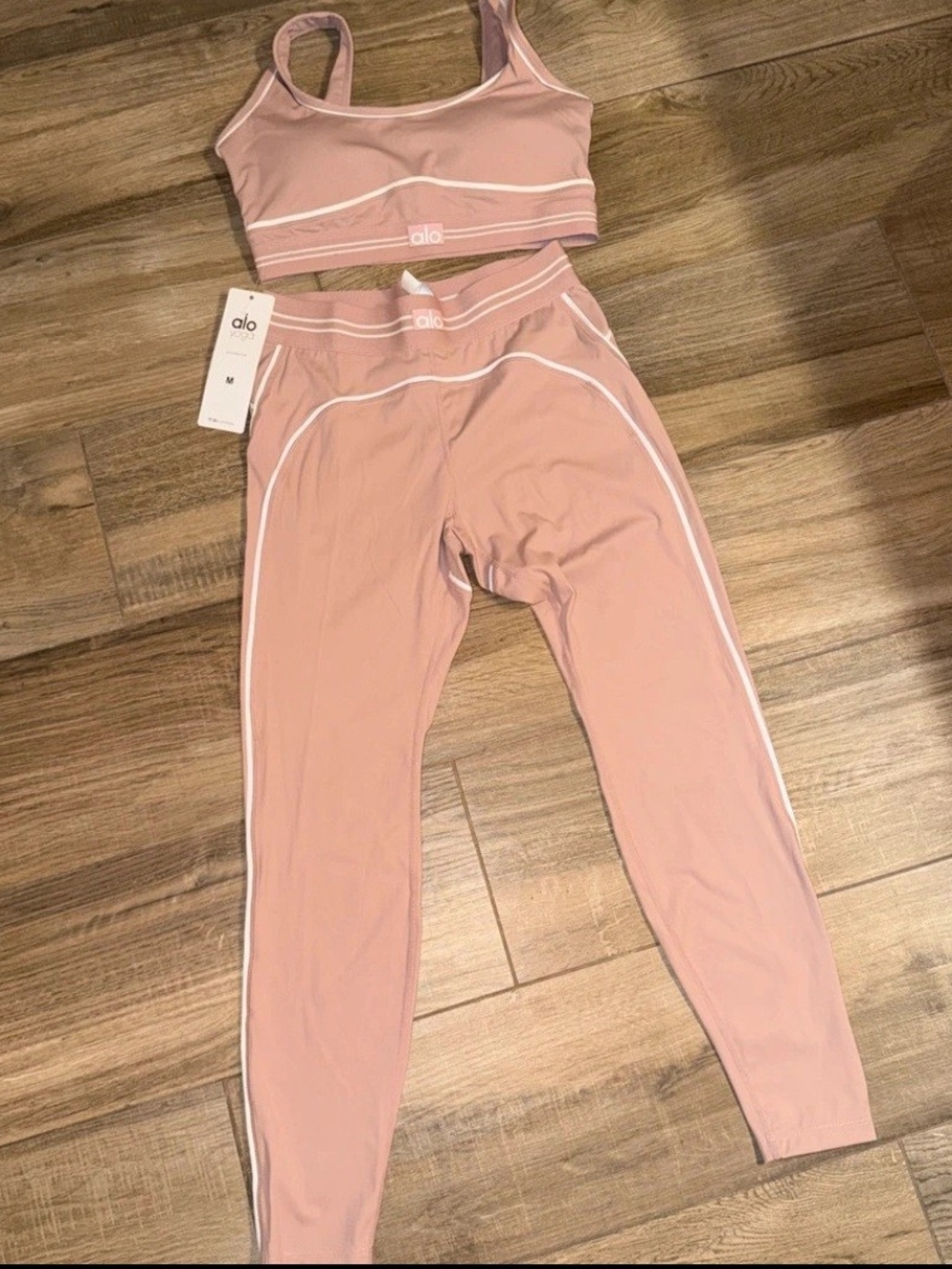 NWT ALO Yoga MAUVE High-Waist Performance Set Of Sport Bra/legging. Size M